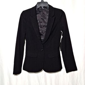 women’s short black one button jacket